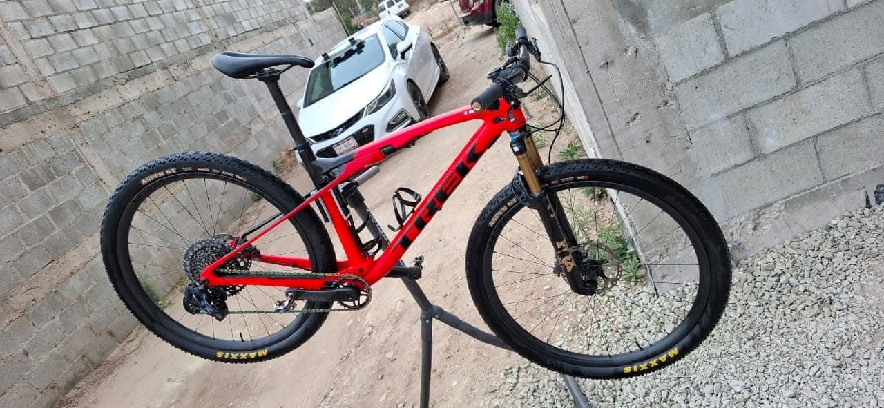 Bicicleta de Montaña Trek (MTB) Roja 29" 12 Velocidades