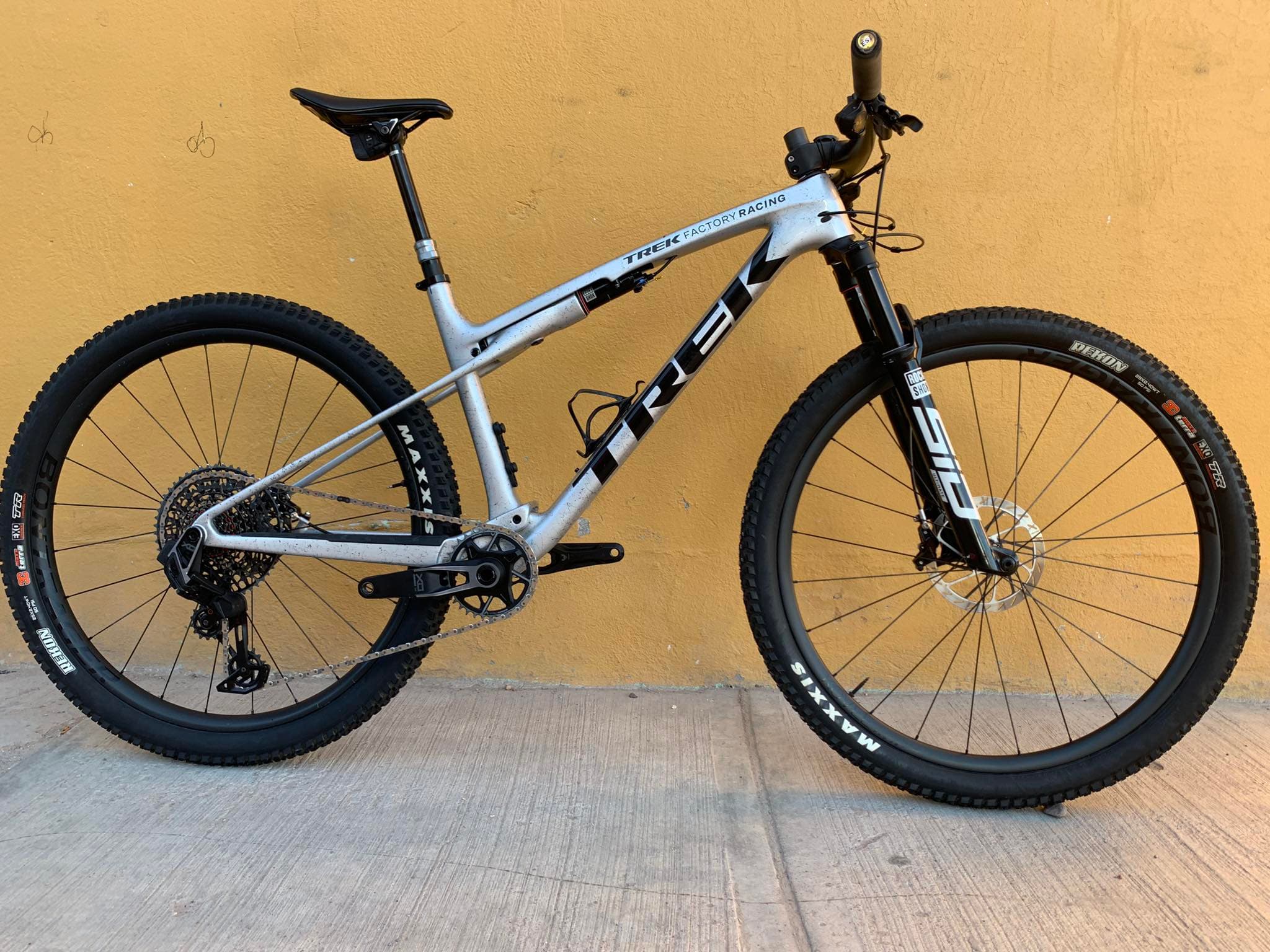 Bicicleta MTB Trek Supercaliber Carbono 29" 12v Disco Hidráulico